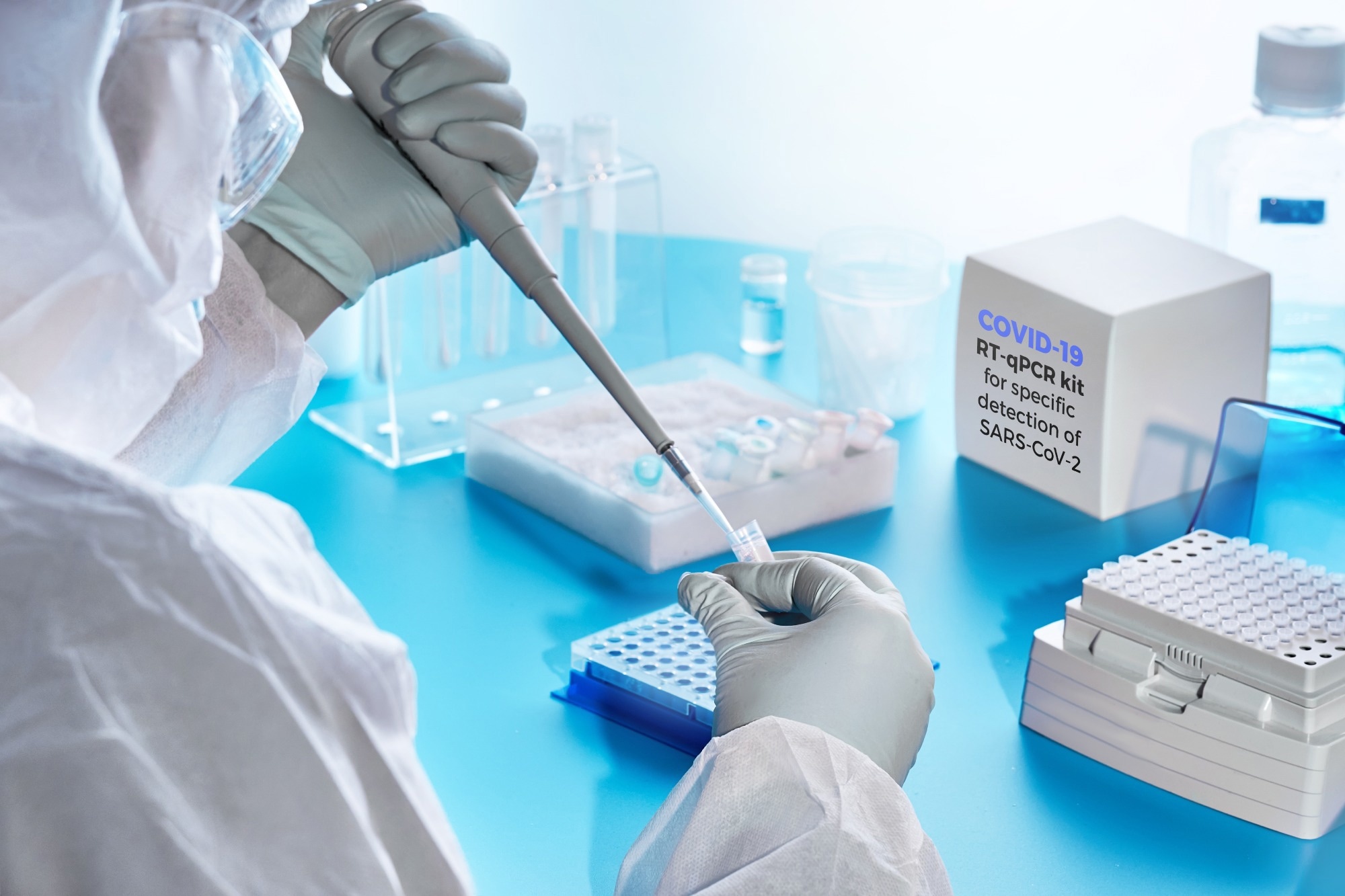 ما هي المواد الاستهلاكية اللازمة لإجراء تجربة PCR شاملة؟