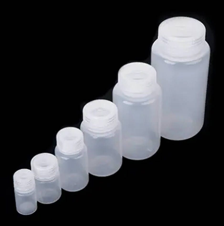 Која је употреба пластичних боца за реагенс у лабораторији?