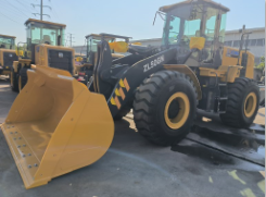 Two units of XCMG wheel loader loading in container