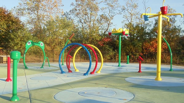 New water park project: frog water splash pads, water play features