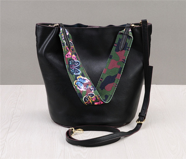 High Quality Soft Leather Simple Stylish Sleeve Bag For Women Basket Bag