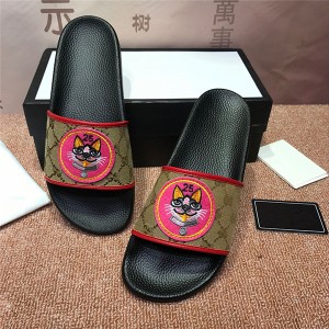 OEM Made Embroidery Slippers Men Style Slippers Factory