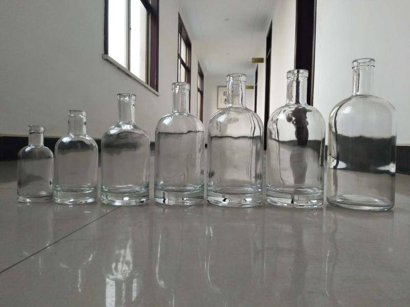 Aluminium hydroxide for glass industry