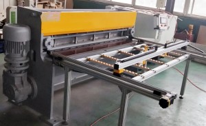 Mașină de forfecare automată CNC pentru panouri izolatoare pentru transformator
