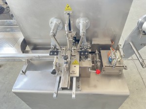 Chicken cube Envelope type wrapping machine