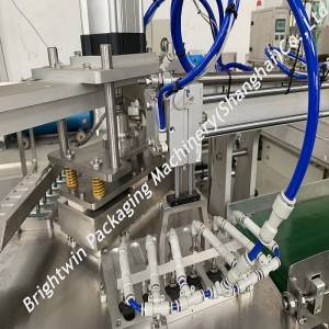 Honey spoon filling sealing machine and pillow packing line