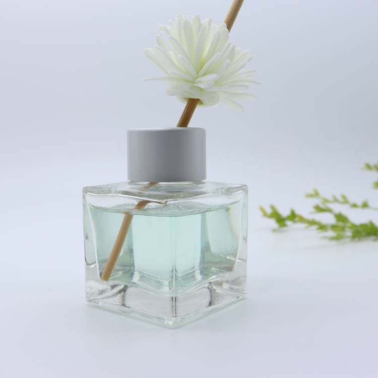 Factory Manufacture Cheap 60ml Luxury Diffuser Square Glass Aromatherapy Oil Bottle