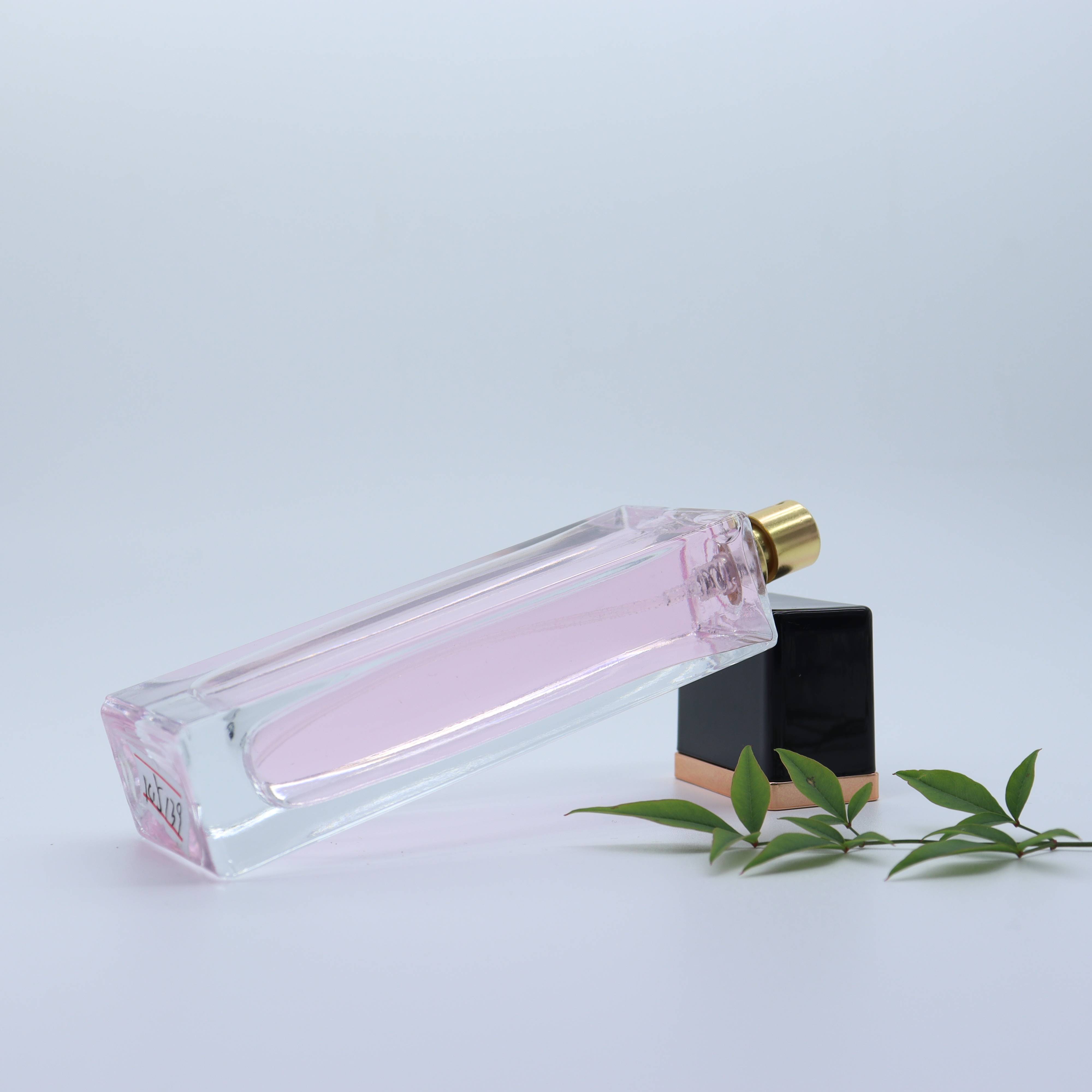New type Clear glass cosmetic jar perfume bottle spray glass bottle with competitive price