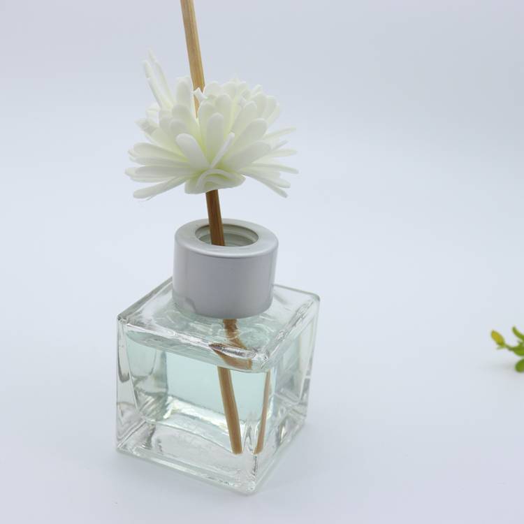Factory Manufacture Cheap 60ml Luxury Diffuser Square Glass Aromatherapy Oil Bottle