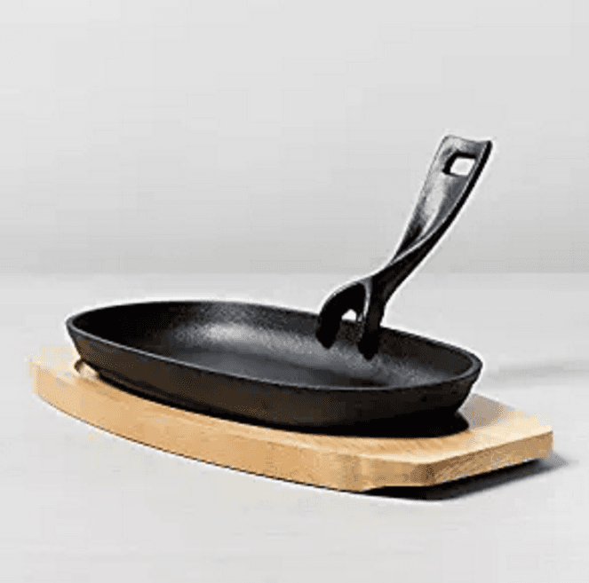 Non-stick cast iron fajita sizzler plate with removable handle