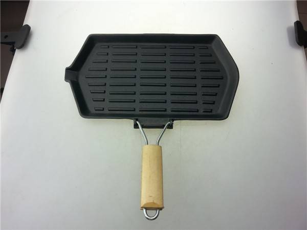 CAST IRON BBQ GRILL TOOL WITH FOLDING WOODEN HANDLE