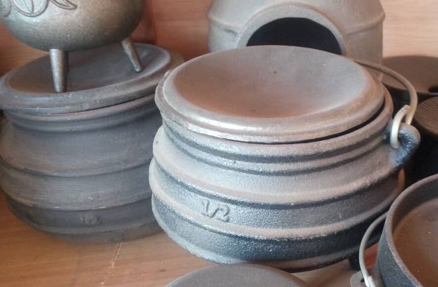 3legs cast iron mini pots