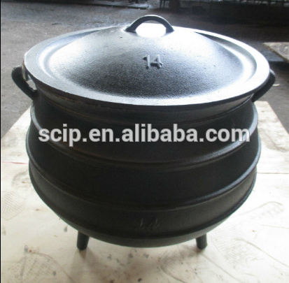 cast iron potjie pot with three legs