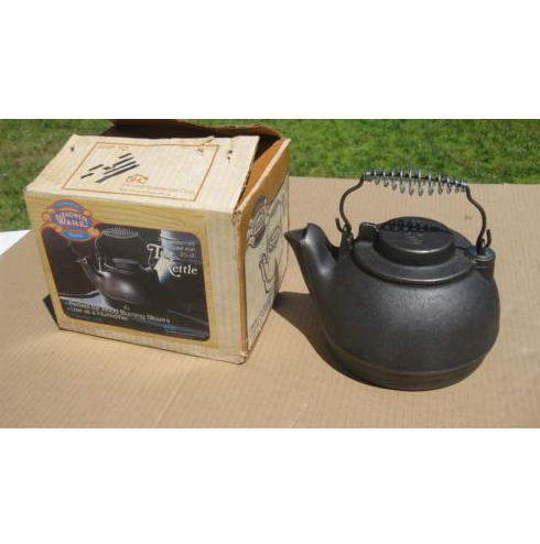 Vintage New Wagner-Ware-Cast-Iron-Tea-Pot-Kettle