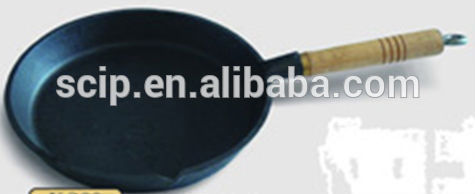 non-stocl cast iron fry pan with wooden handle ,low price good quality fry pan with a nozzle