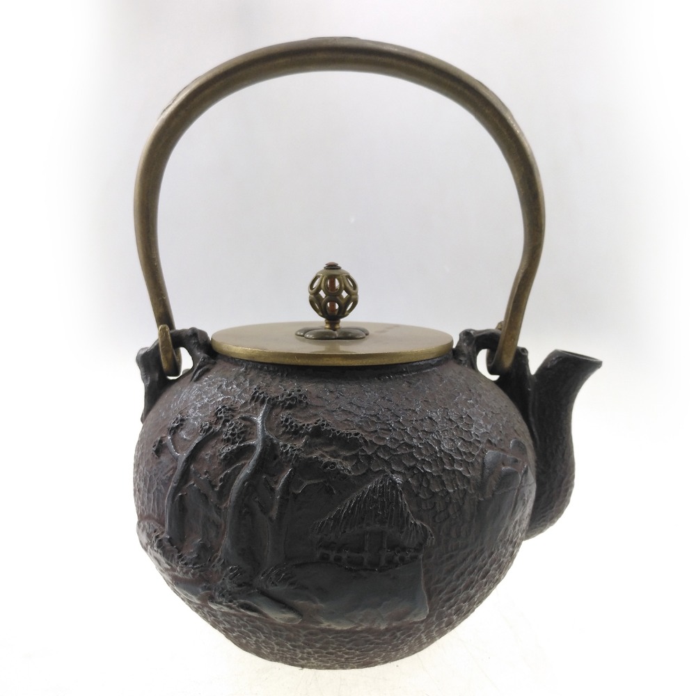 Ancient Chinese style 1.2 L cast iron tea pot with Chinese painting