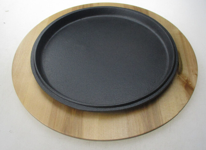 cheap wooden base cast iron round plate /pan