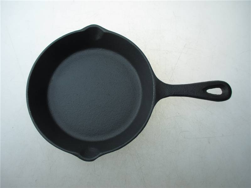 Round mini Skillet Frying Pan With Vegetable Oil Coating