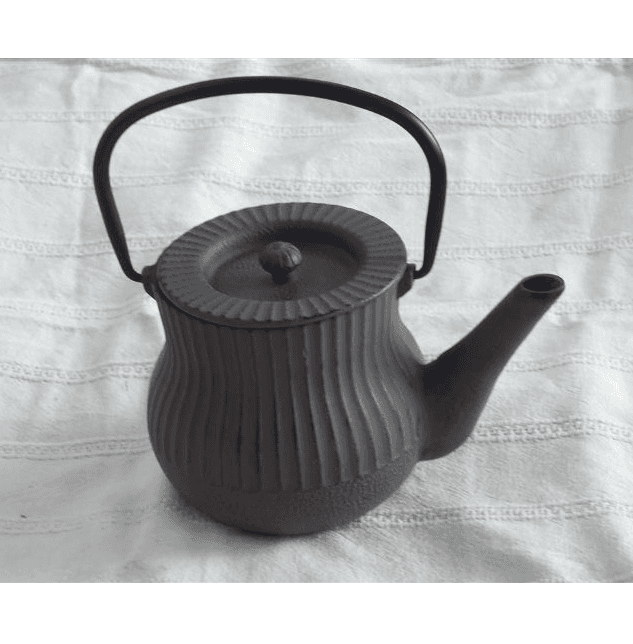 cast iron tea pot black
