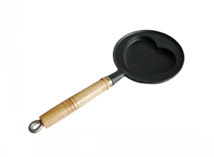 heart shaped cast iron fry pan with wooden handle