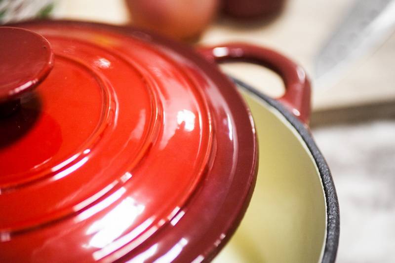 hot sale high quality red enamel/porcelain/ cast iron casserole/dutch oven /cookware