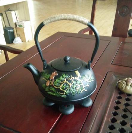 800ml capacity cast iron teapot with wooden package