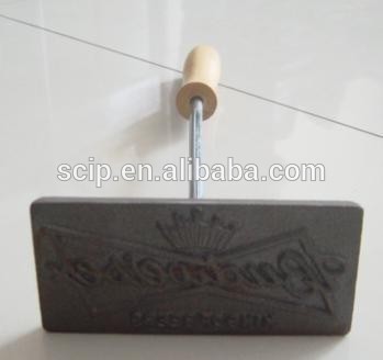 wooden handle cast iron meat press,GUINNESS logo cast iron bacon press, cast iron cooking press
