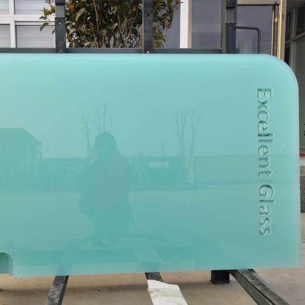Shaped translucent laminated glass partition, your best choice.