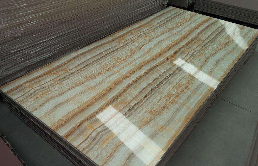 Panel lacquered UV, panel lacquered tradisional, apa bedane?