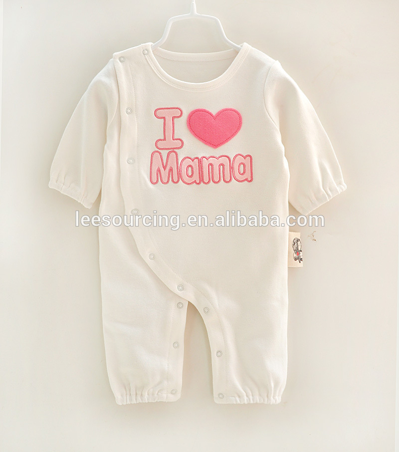 Трговија на големо бело бебе 100% памук Romper доенчиња сакам мама печатени bodysuit за пролет