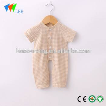 Търговия на едро на качеството бебешки дрехи органичен памук onesie бебе гащеризон каре