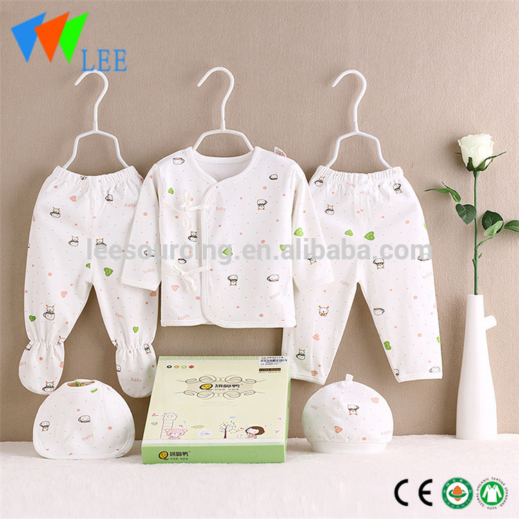 100% Cotton Newborn Clothing Baby Gift Box Set Clothes in Hanger