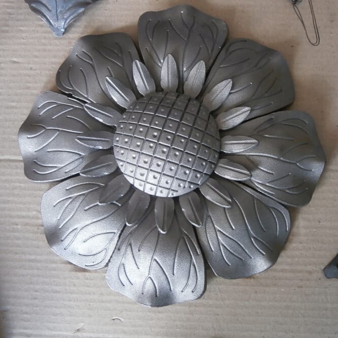Forged Ornamental kuʻi hao Sunflowers