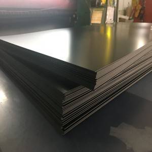 0.5mm Grád A / B PVC Matt Black PVC Sheet chun Fuarú Túr Líonann