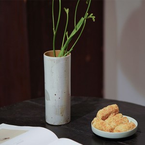 Handmade Ceramic Flower Vessel with Powder-engraved Minimalist Straight Japandi Style Designs
