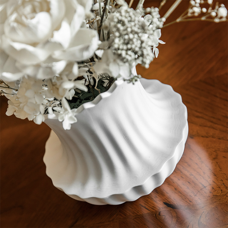 Nordic Minimalist White Ceramic Vase Jellyfish-shaped  Art Creative Design Featured Image