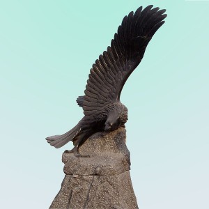 CC252 Limestone Eagle Sculpture