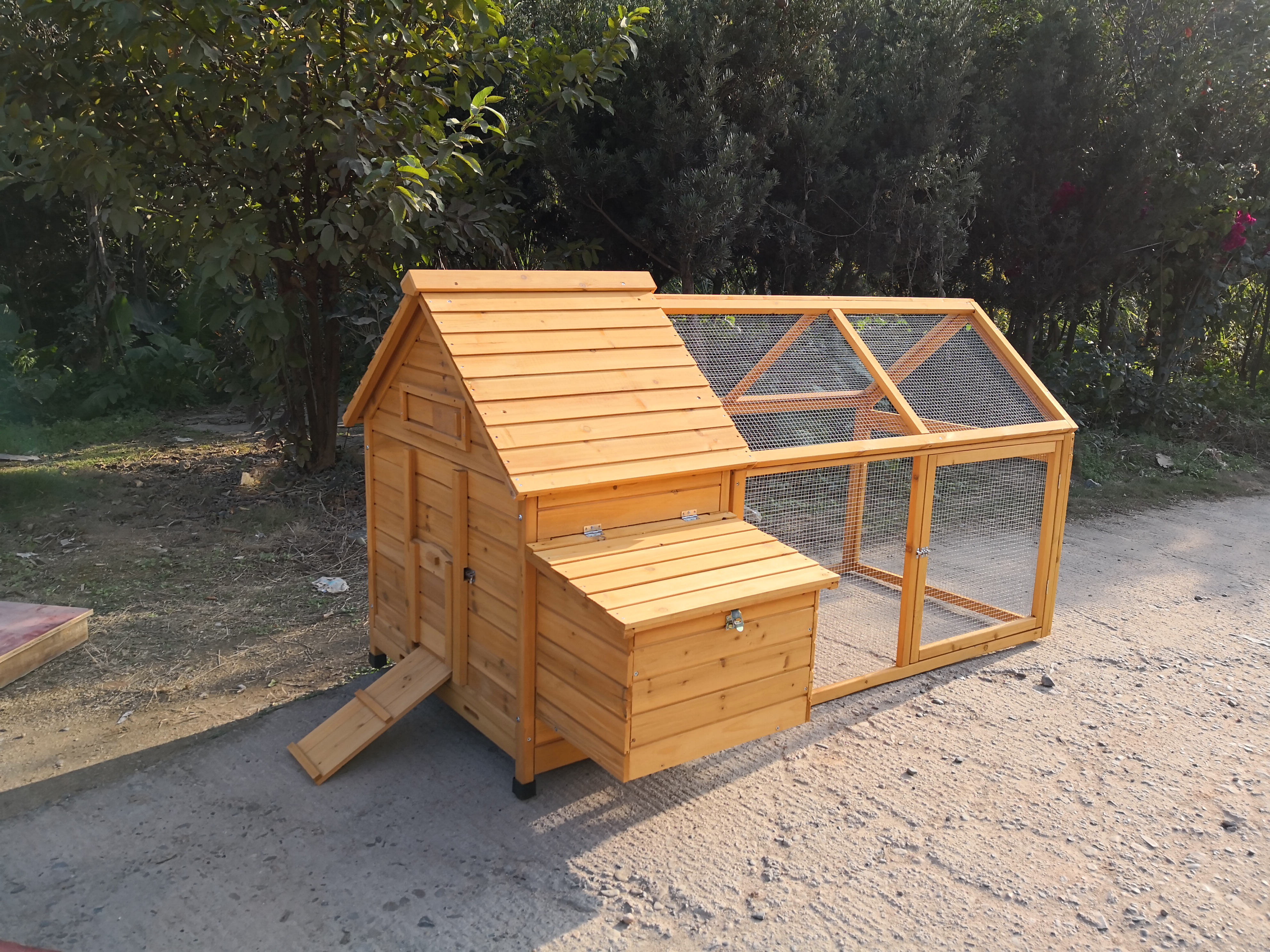 commercial Manufacturer waterproof outdoor backyard large wooden chicken coop hen laying Poultry House