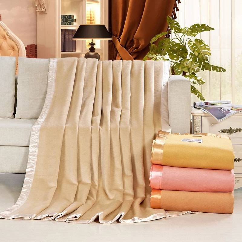 Wholesale Price Woman Sleepwear - Portable Silk Blanket for Travel EIT-007 – Excellent