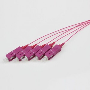 បំណះ SC pigtail ខ្សែ SX កុំព្យូទ័រ MM OM3 550 OM4 50-125um 0.6mm 0.9mm PVC LSZH LSOH រលុងតឹង