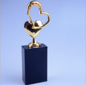Wholesale Custom Handmade Trophy Crystal Heart Shape Trophy  TR0112