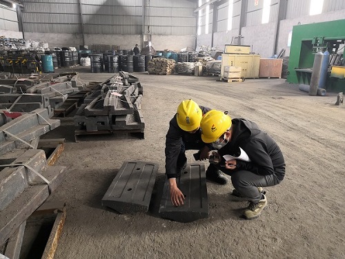 Empresa da filial da Metso-China visitada para peças de reposição do britador