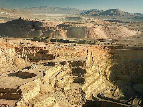 ザルディバル鉱山労働者はストライキを避けるために交渉を延長する