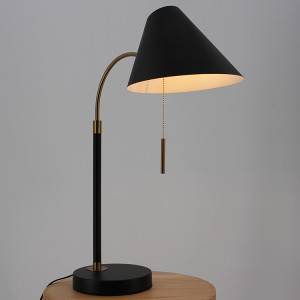 Factory source China Metal Wood Adjustable Table Lamp Furniture/Lighting/LED Lighting /Lamp/Decoration/ LED/Bulb/Tripod/
