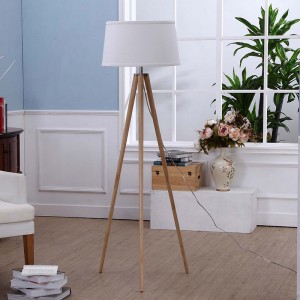 Chinese Professional Lighting Birch Tripod Floor Lamp With Natural Wooden Tripods