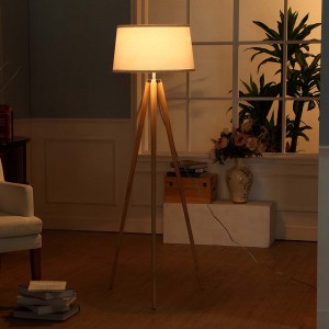 Chinese Professional Lighting Birch Tripod Floor Lamp With Natural Wooden Tripods