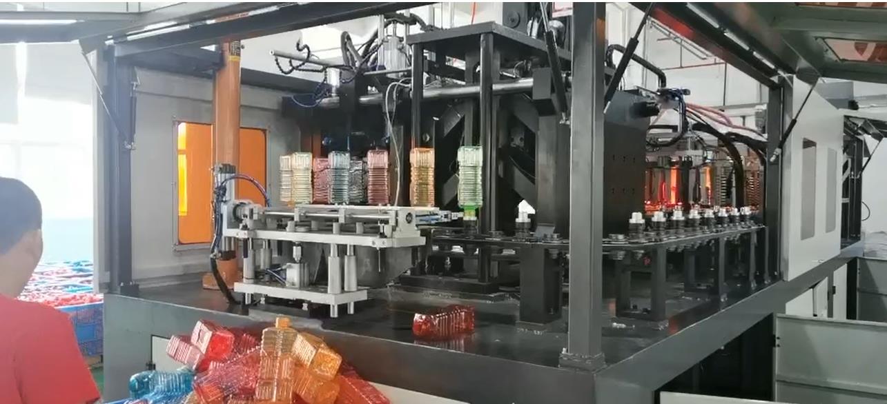 4-color PET stretch blow moulding machine trial running successfully in customer’s workshop