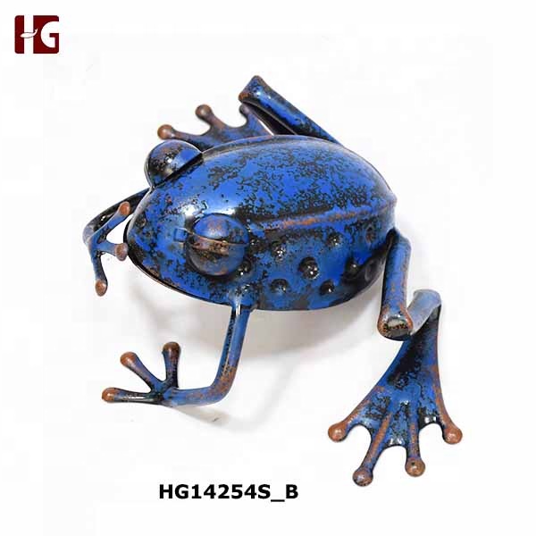 Frog decoration with iron indentation