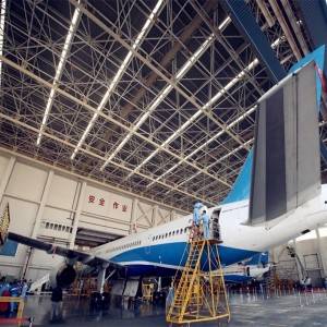 Light weight flexible steel structural aircraft hangar