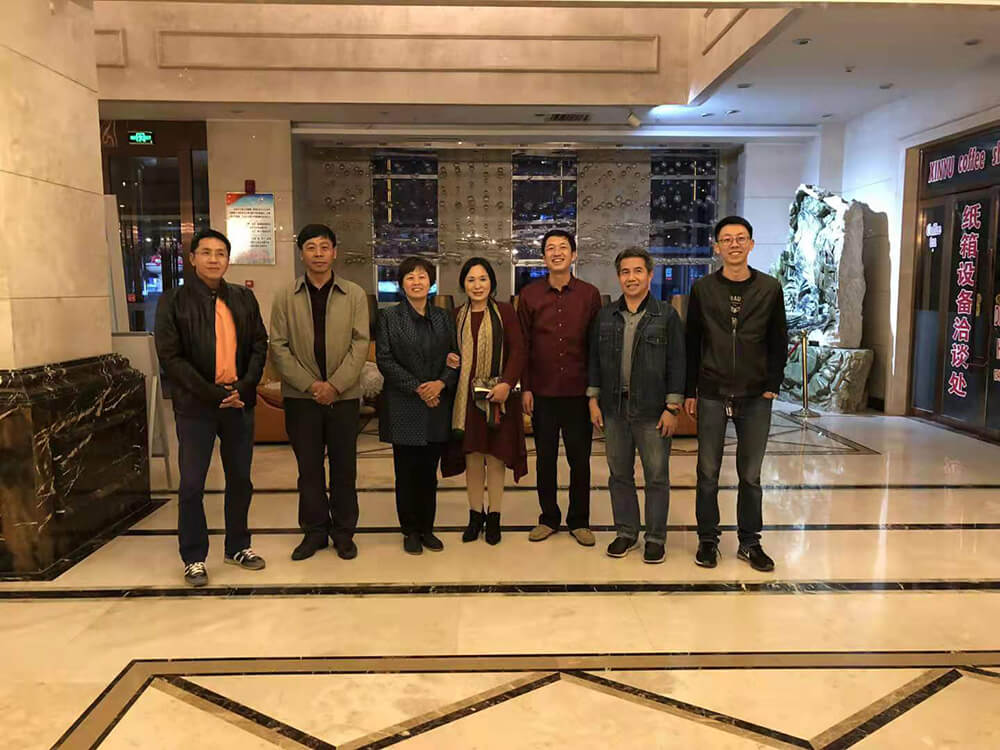 In November 2018, Thai customers came to our company to discuss business.